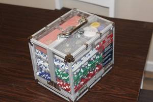 lot 107 image: Vegas Casino Style 600 Piece Poker Set with Case