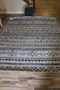 lot 116 image: Tommy Bahama IndoorOutdoor Area Rug 66 x 86
