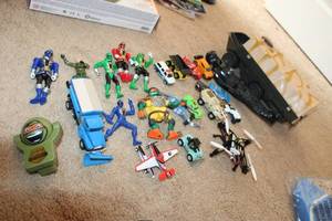 lot 129 image: Collection of Mixed Toys Including Action Figures, Model Vehicles, and Accessories