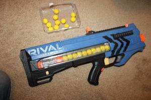 lot 136 image: NERF Rival Zeus MXV-1200 Blaster with 12 Yellow Foam Balls