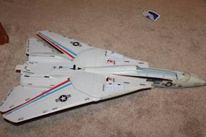 lot 140 image: Vintage F-14 Tomcat Fighter Jet Model
