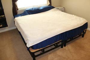 lot 178 image: King Size Metal Platform Bed Frame