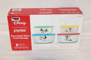 lot 11 image: Disney Pyrex Decorated Glass Food Storage 8-Piece Set