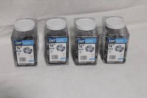 lot 22 image: Set of 4 Contractor Clear Pack EMT 34 Set Screw Connectors - 100 Count