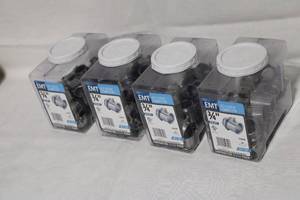 lot 26 image: Set of 100 EMT 34 Set Screw Connectors