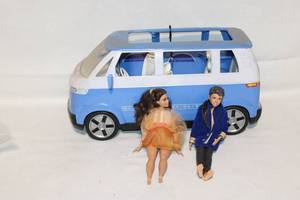 lot 33 image: Barbie Doll Blue Volkswagen Minivan Set