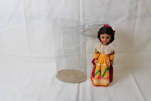 lot 64 image: 11 Mexican Folklore Doll in Traditional Dress