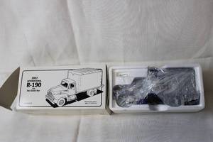 lot 79 image: 1957 International R-190 Dry Goods Van Model 134 Scale by First Gear