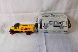 lot 83 image: 1931 Hawkeye Tanker Bank Pennzoil Diecast Model