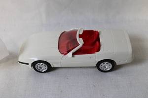 lot 84 image: Ertl Die-Cast American Corvette Convertible Model