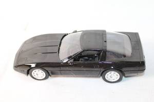 lot 86 image: Vintage Black Diecast Model Car 124 Scale