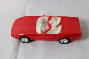 lot 88 image: 1992 ERTL Corvette Convertible Special Edition Toy Car - Bright Red with White Interior