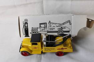 lot 123 image: Vintage Pennzoil Diecast Tow Truck with Original Box