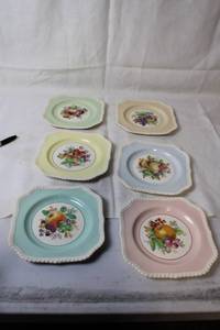 lot 126 image: Set of 6 Vintage Pastel Decorative Plates with Fruit Motif