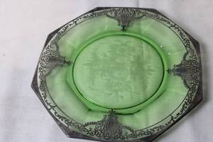 lot 127 image: Vintage Green Depression Glass Plate with Floral Etching