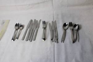 lot 132 image: Set of 30 Stainless Steel Flatware Pieces