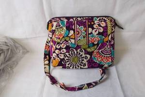 lot 139 image: Vera Bradley Floral Crossbody Bag 11