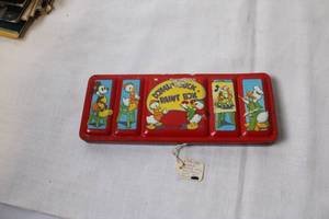 lot 161 image: Vintage 1946 Donald Duck Tin Paint Box