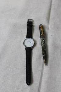 lot 177 image: Daniel Wellington Classic Watch and Vintage Marble Pen Set