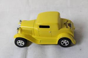 lot 179 image: Limited Edition 1931 Die-Cast Model Car in Yellow