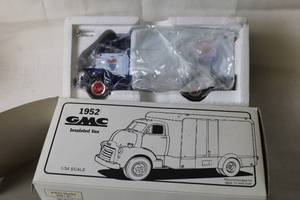 lot 183 image: 1952 GMC Insulated Van 134 Scale Die-Cast Model