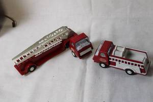 lot 188 image: Pair of Vintage Tonka Fire Truck Toys