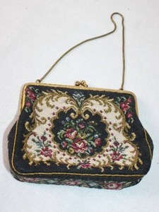 lot 191 image: Vintage Floral Tapestry Coin Purse with Chain Handle