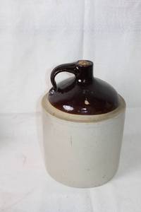 lot 199 image: Antique 2 Gallon Stoneware Jug with Handle