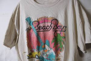 lot A-200 image: Vintage The Beach Boys 1984 World Tour T-Shirt Size L