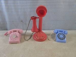 (BS) 3 Vintage Toy Telephones...