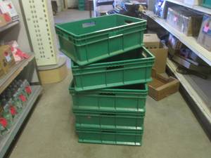 (BR1) 5 Stackable Plastic Bins with...