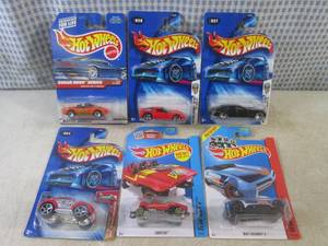 (EC1) Assorted Hot Wheels in Packag...