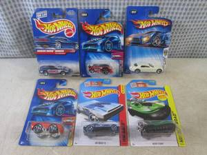 (EC1) Assorted Hot Wheels in Packag...