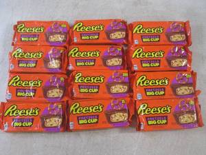 (B-1) 12 King Size Reeses Pretzels ...