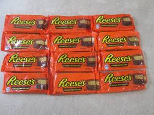 (B-3) 12 Reeses Peanut Butter Cups ...
