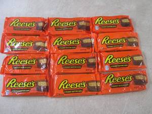 (B-3) 12 Reeses Peanut Butter Cups ...
