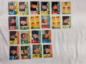 lot 13 image: Lot of 20 Vintage Topps Baseball Cards From 1960