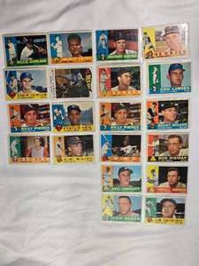 lot 17 image: Lot of 20 Vintage Topps Baseball Cards from 1960