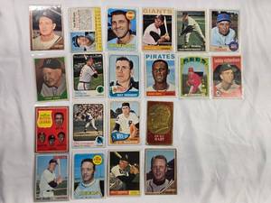lot 57 image: Lot of 20 Vintage Topps Baseball Cards Mostly from the 1960s
