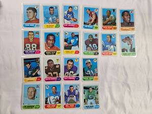 lot 85 image: Lot of 20 Vintage Topps Football Cards from 1968