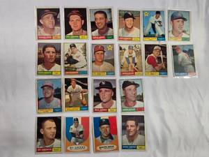 lot 98 image: Lot of 20 Vintage Baseball Cards from 1961