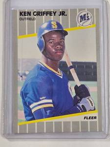 lot 120 image: Ken Griffey Jr. 1989 Fleer Rookie Baseball Card #548