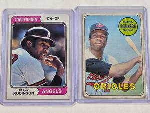 lot 156 image: Set of 2 Frank Robinson Vintage Baseball Cards - 1969 Topps No. 250 & 1974 Topps No. 55