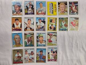 lot 169 image: Lot of 20 Vintage Topps Baseball Cards from 1967