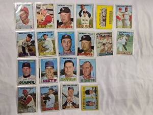 lot 189 image: Lot of 20 Vintage Baseball Cards from 1967