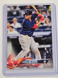 lot 212 image: Rafael Devers Rookie SP Variation 2018 Topps  No. 18