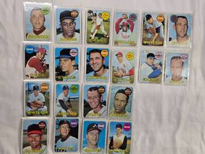 lot 230 image: Lot of 20 Vintage Topps Baseball Cards from 1969