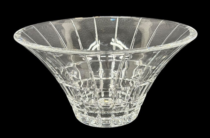 lot 95A image: Beautiful Mikasa Park Avenue Crystal Bowl