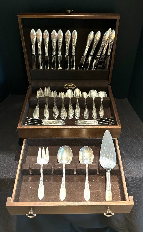 lot 3 image: Tulipan by Frank Smith Sterling Silver Flatware Set for 12 Service 88 Pcs Monogrammed
