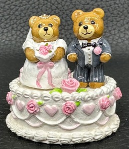lot 53 image: Wee Forest Folk Bears - Wedding Bears -T-09 (1987)